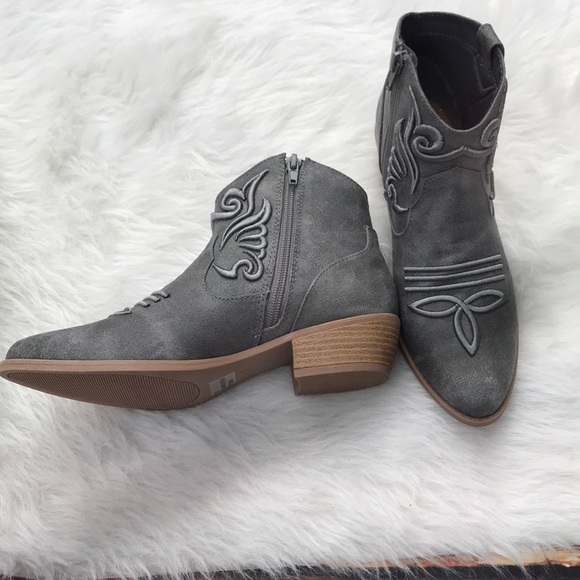 << Ash Grey Western Cowboy Boot Booties >> - Picture 7 of 8